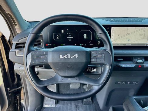 Used 2024 Kia EV9 Light Long Range RWD image 11