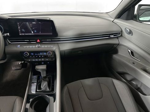 Used 2025 Hyundai Elantra SEL image 26