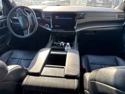 Used 2024 Jeep Wagoneer L Series II w/ Flexible Seating Group AWD/4WD image 8