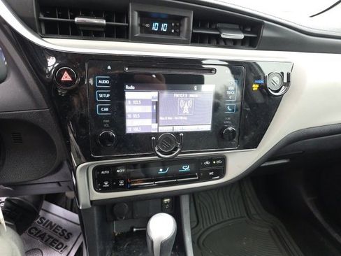 Used 2018 Toyota Corolla LE image 12