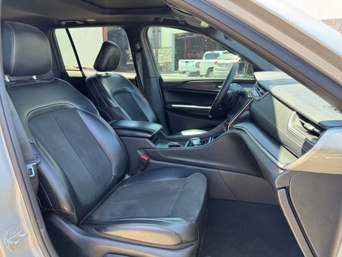 Used 2024 Jeep Grand Cherokee Altitude AWD/4WD image 33