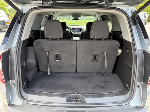 Used 2021 GMC Acadia SLE w/ Driver Convenience Package FWD image 18