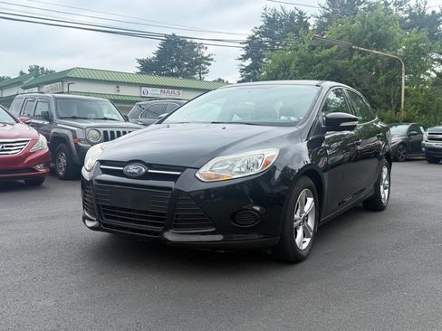 Used 2013 Ford Focus SE w/ SE Winter Pkg FWD image 4