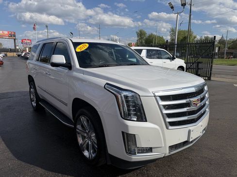 Used 2019 Cadillac Escalade Luxury AWD/4WD image 3
