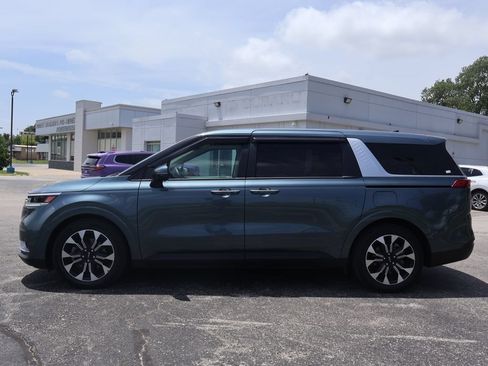 Certified 2022 Kia Carnival EX FWD image 4