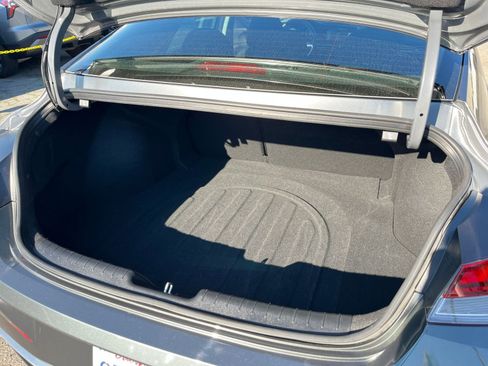 Used 2025 Hyundai Elantra SEL image 30