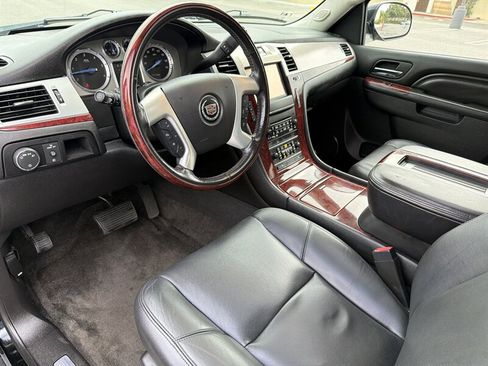 Used 2014 Cadillac Escalade Luxury RWD image 10