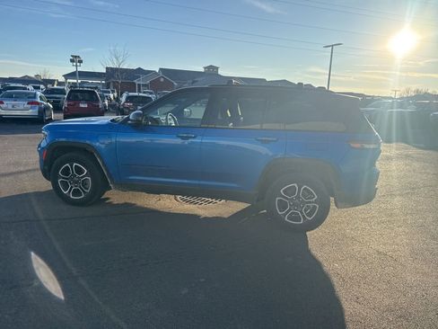 Used 2022 Jeep Grand Cherokee Trailhawk w/ Luxury Tech Group III image 20