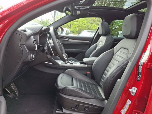 Used 2023 Alfa Romeo Stelvio Veloce AWD/4WD image 13