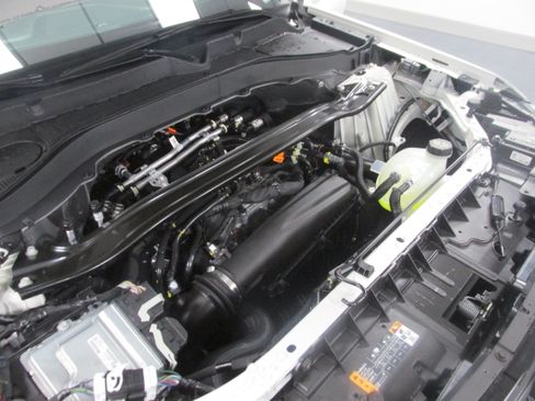 Used 2017 Ford Fusion SE AWD/4WD image 2