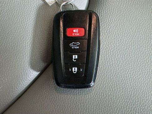 Used 2021 Toyota Highlander XLE image 37