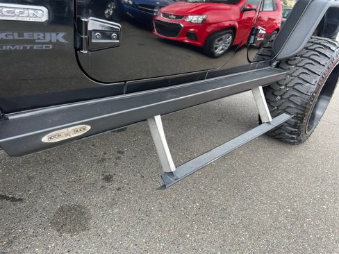 Used 2018 Jeep Wrangler Unlimited Rubicon AWD/4WD image 16
