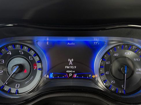 Used 2019 Chrysler 300 S image 18