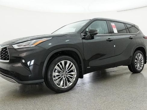 New 2026 Toyota Highlander Platinum AWD/4WD image 9