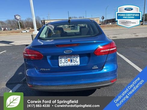 Used 2018 Ford Focus SE w/ SE Appearance Package image 6