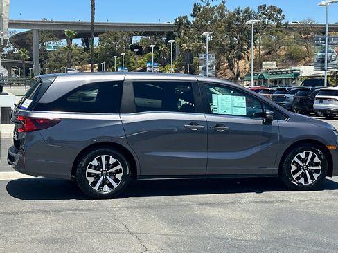 Used 2025 Honda Odyssey EX-L image 2