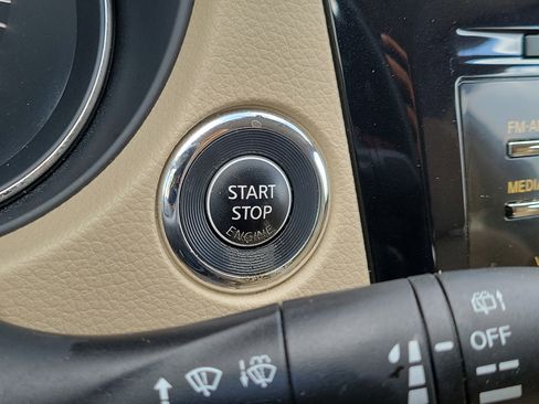 Used 2017 Nissan Rogue SV FWD image 30