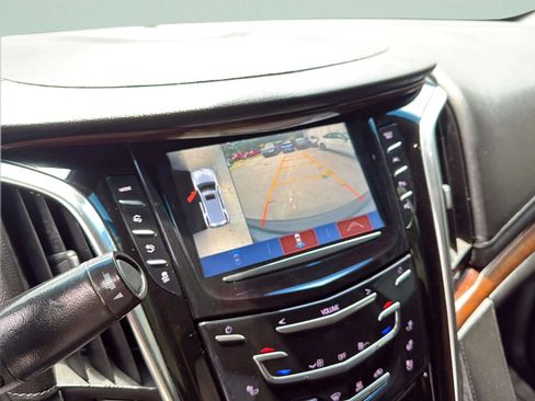 Used 2018 Cadillac Escalade ESV Luxury RWD image 19