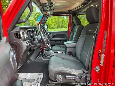 Used 2020 Jeep Wrangler Unlimited Sahara AWD/4WD image 8