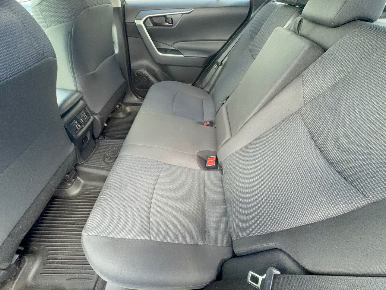 Used 2023 Toyota RAV4 LE AWD/4WD image 25