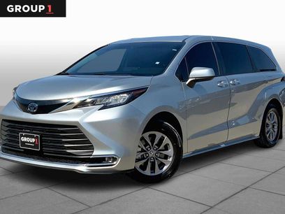 Used 2022 Toyota Sienna XLE
