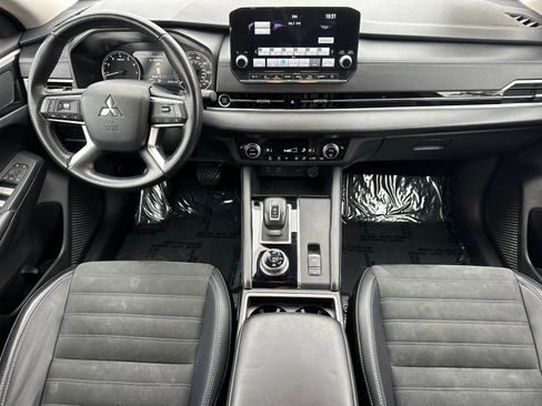 Used 2024 Mitsubishi Outlander SE Black Edition image 12
