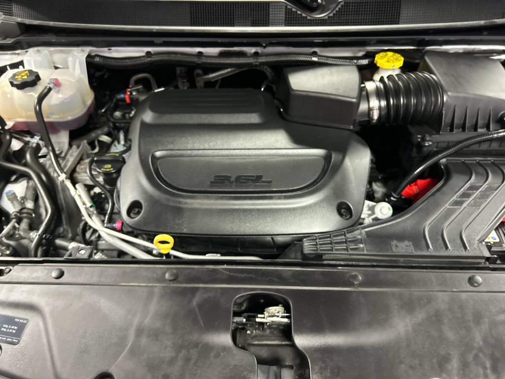 Used 2024 Chrysler Pacifica Limited w/ Uconnect Theater Family Group AWD/4WD image 29
