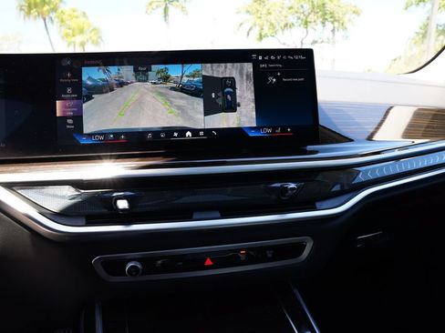 Used 2025 BMW X7 xDrive40i AWD/4WD image 4
