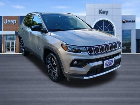 Used 2023 Jeep Compass Limited image 8
