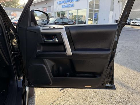 Used 2022 Toyota 4Runner Limited AWD/4WD image 13