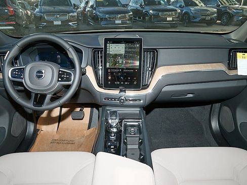 New 2026 Volvo XC60 B5 Plus w/ Climate Package image 22