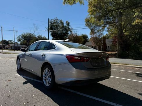 Used 2018 Chevrolet Malibu LT FWD image 4