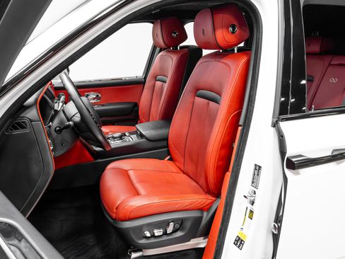 Used 2021 Rolls-Royce Cullinan Black Badge image 7