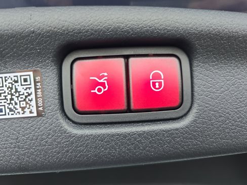 New 2026 Mercedes-Benz C 300 4MATIC Sedan image 13