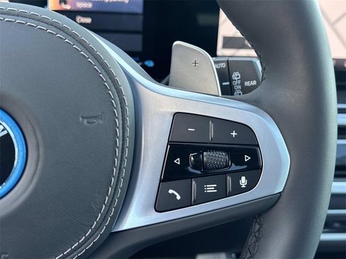 Used 2025 BMW X5 xDrive50e w/ M Sport Package image 28