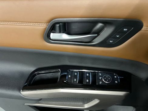 Used 2023 Nissan Pathfinder Platinum image 29