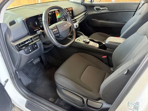 Used 2026 Kia Sportage LX FWD image 2