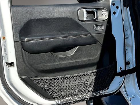 Used 2018 Jeep Wrangler Unlimited Sahara AWD/4WD image 7
