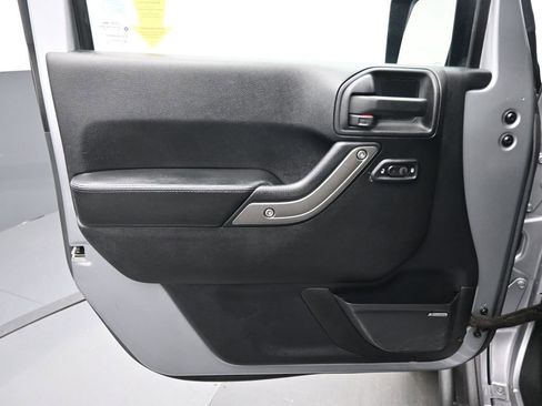 Used 2016 Jeep Wrangler Unlimited Sport AWD/4WD image 9