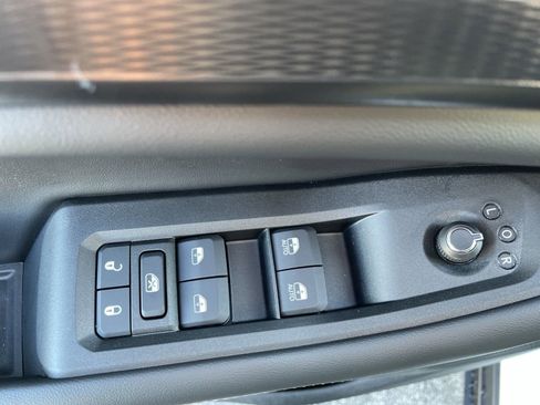 Used 2025 Jeep Grand Cherokee L Laredo image 15