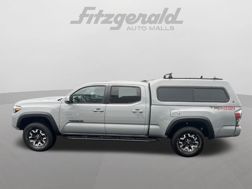 Used 2021 Toyota Tacoma TRD Off-Road w/ TRD Premium Off Road Package AWD/4WD image 3