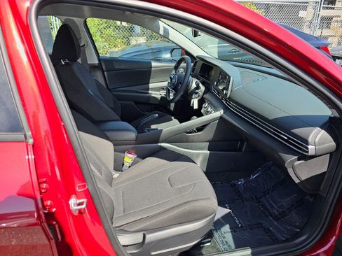 Used 2025 Hyundai Elantra SE FWD image 10