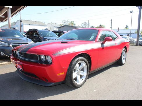 Used 2013 Dodge Challenger SXT RWD image 1