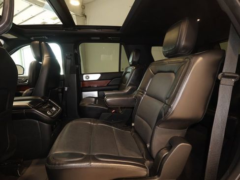Used 2021 Lincoln Navigator Reserve w/ Luxury Package AWD/4WD image 16
