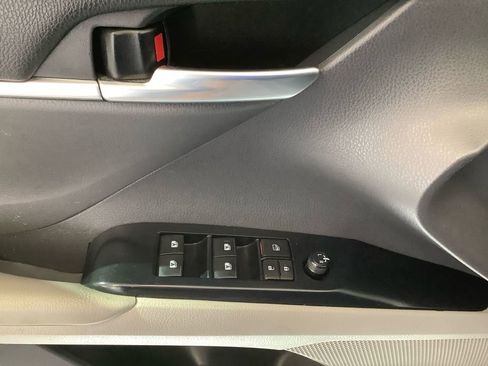 Used 2018 Toyota Camry LE image 12