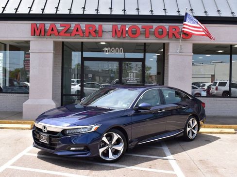 Used 2018 Honda Accord Touring image 2