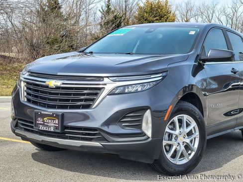 Used 2022 Chevrolet Equinox LT image 2