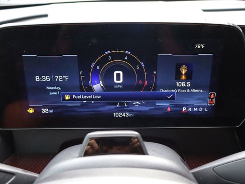 Used 2025 Chevrolet Traverse RS FWD image 25