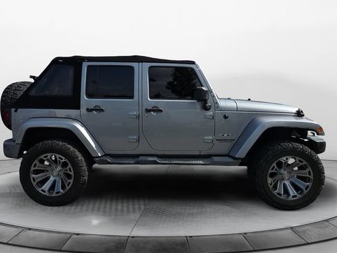 Used 2017 Jeep Wrangler Unlimited Sahara AWD/4WD image 6