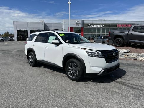 New 2025 Nissan Pathfinder SV w/ SV Premium Package image 1